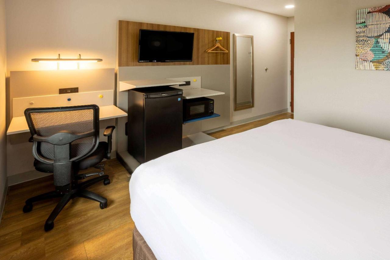 Microtel Inn And Suites - Солсбері Екстер'єр фото