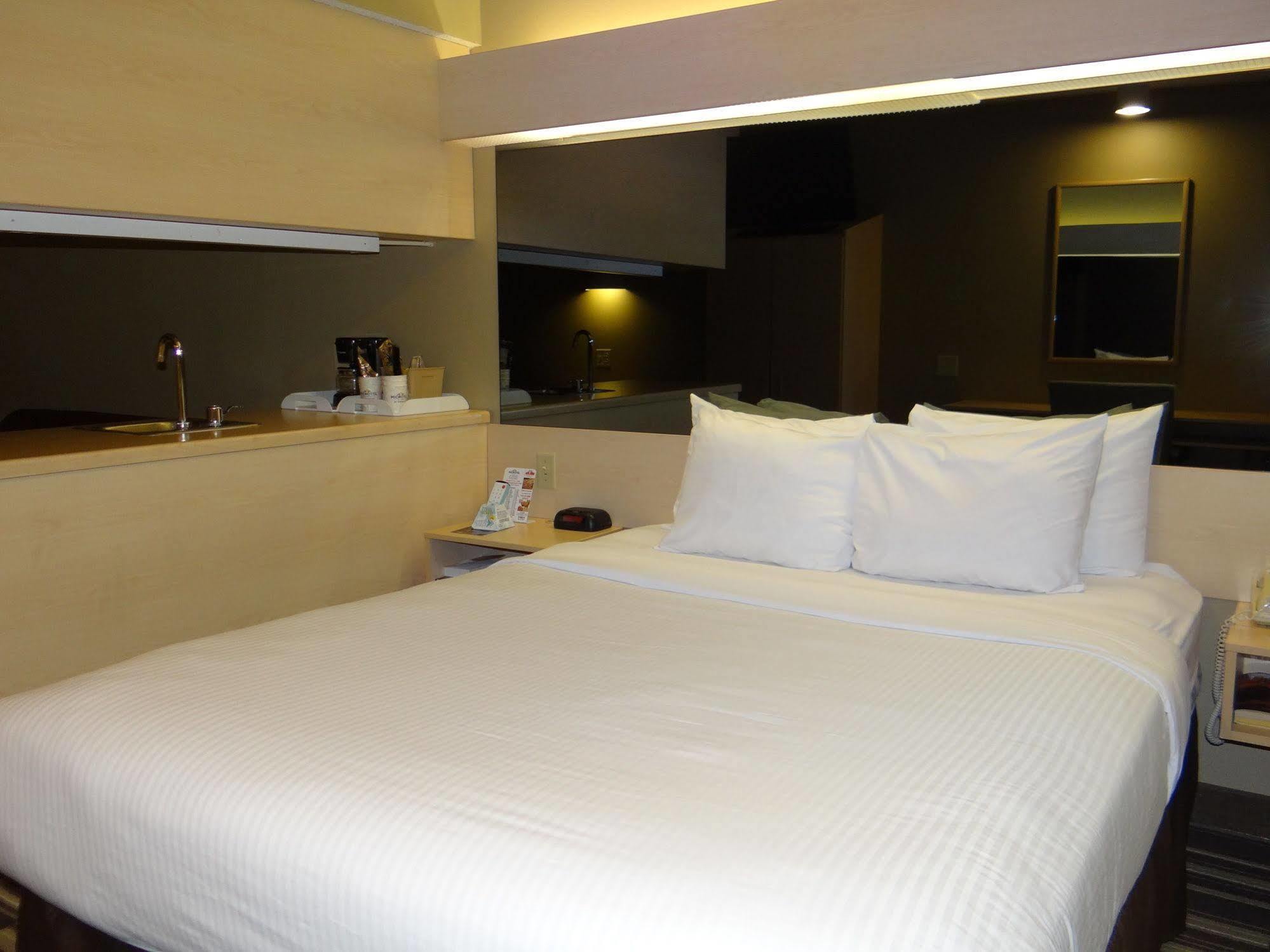 Microtel Inn And Suites - Солсбері Екстер'єр фото