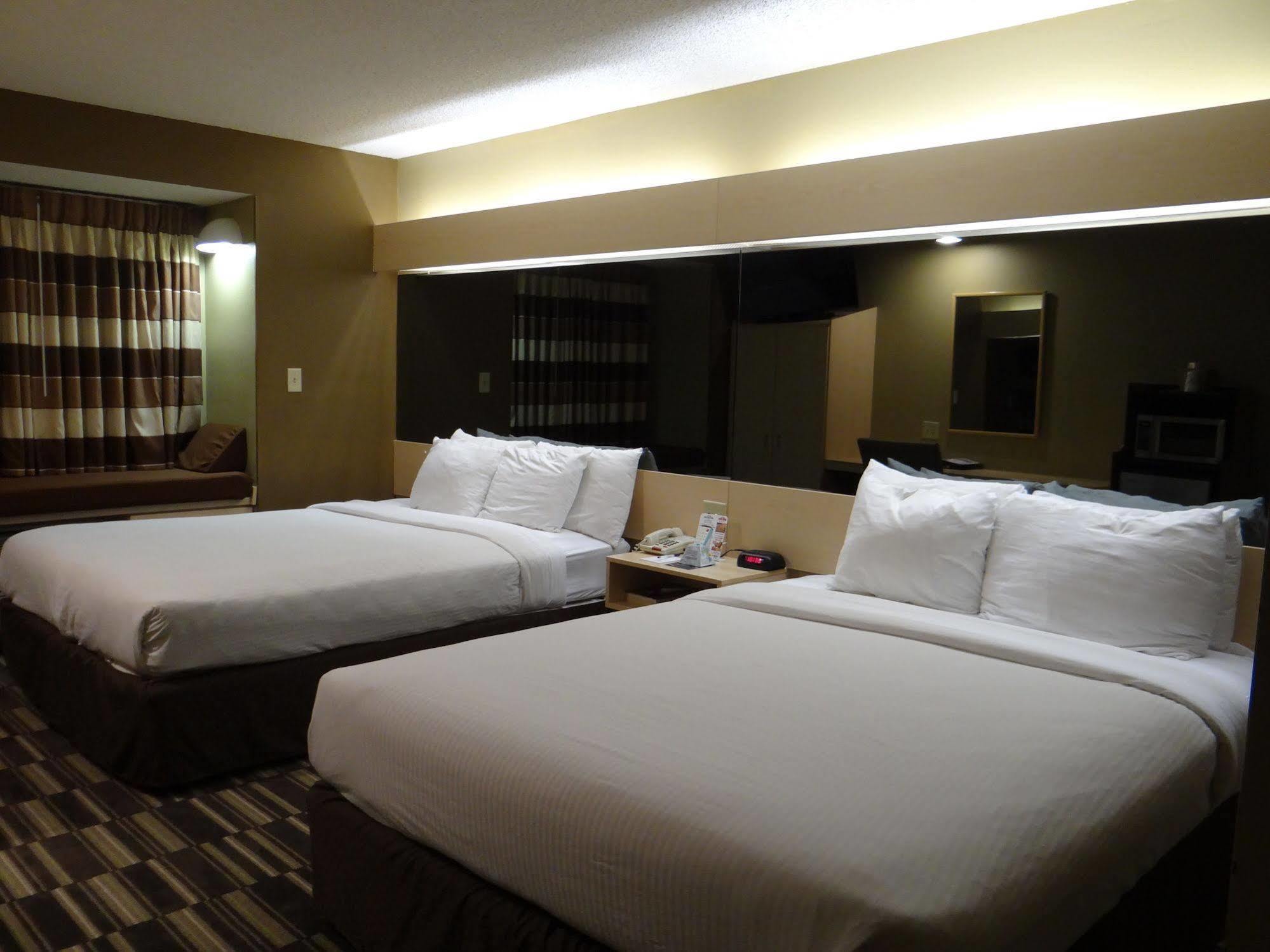 Microtel Inn And Suites - Солсбері Екстер'єр фото